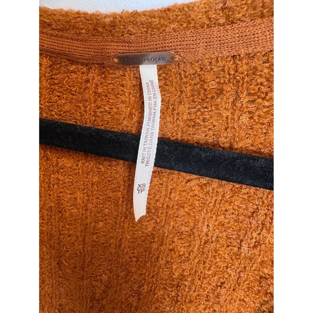 Free People Burnt Orange Cropped V-Neck Knit Sweater Eyelet Detail XS